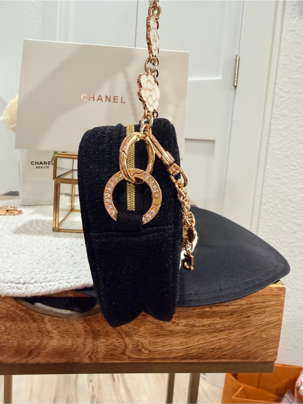 CHANEL Beauté Black Glitter Cosmetic Bag w/Gold Chain Strap + Camila detail NIB - Picture 6 of 13